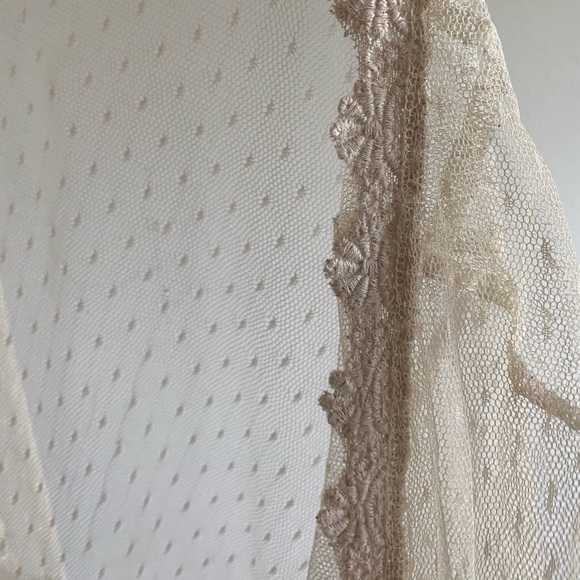 🤍 Lace Cover up ✨ - Picture 3 of 5